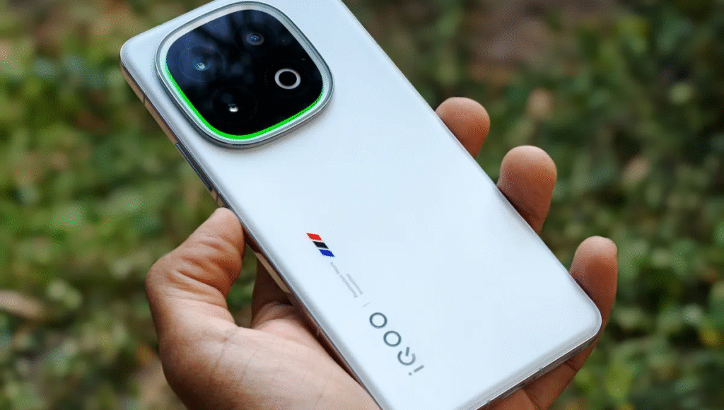 2026 का धमाका: iQOO 15 Mini और OnePlus 15T/15s करेंगे स्मार्टफोन मार्केट में बवाल