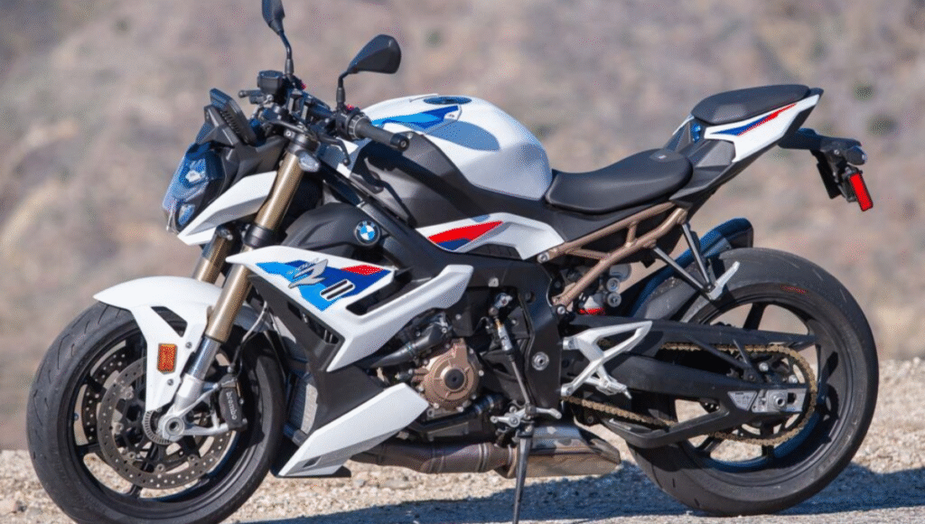 BMW S 1000 R आई भारत में नए अवतार में, जानें कीमत, फीचर्स और दमदार परफॉर्मेंस