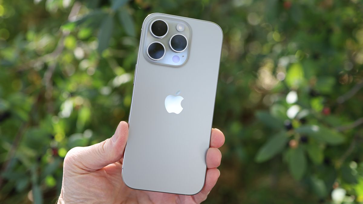 iPhone 17 Pro टेस्ट: कैमरा, बैटरी और प्रो फीचर्स ने किया पूरी तरह प्रभावित