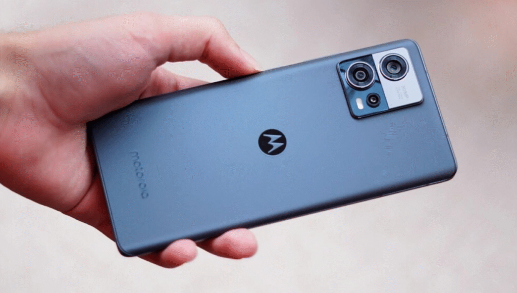 कैमरा Quality ने सबको किया Shock Motorola New Smart Phone में 300MP Sensor DSLR भी हुआ फेल