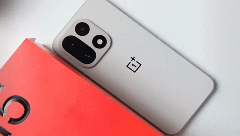 OnePlus 15R का फ्लैगशिप तांडव: 16GB RAM, 512GB स्टोरेज और 165Hz AMOLED डिस्प्ले