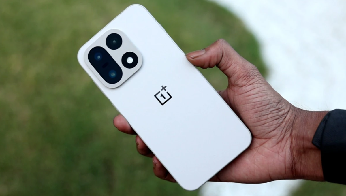 OnePlus 15R का फ्लैगशिप तांडव: 16GB RAM, 512GB स्टोरेज और 165Hz AMOLED डिस्प्ले