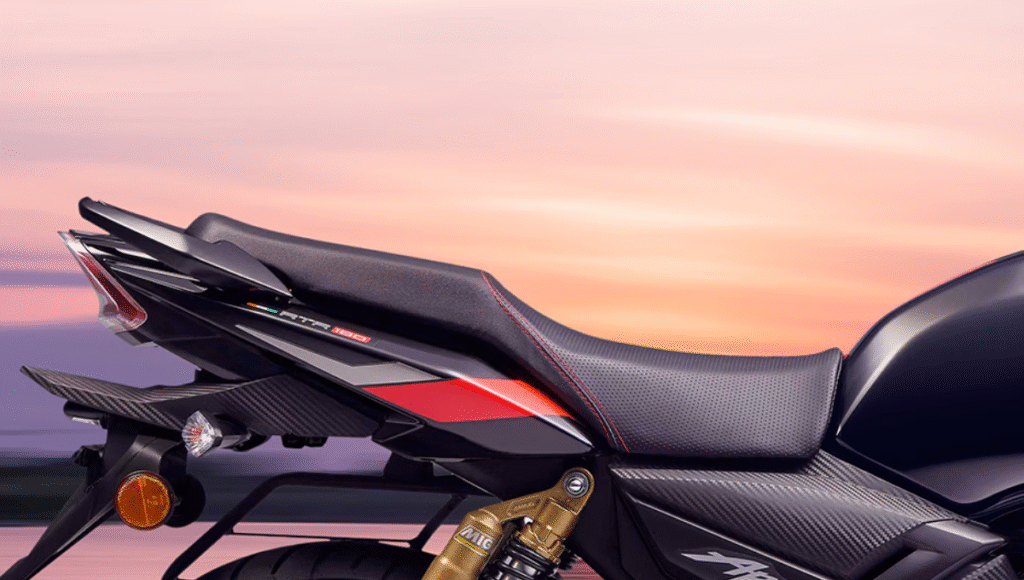 अब बाइकिंग होगी सुपर स्मार्ट: TVS Apache 180 Hybrid के साथ पाएं 70kmpl+ माइलेज और ब्लूटूथ स्मार्ट फीचर्स