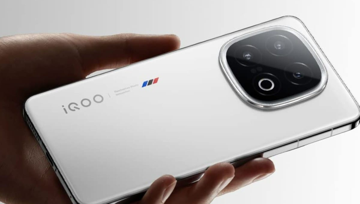 लॉन्च से पहले iQOO 15 का धमाका कीमत लीक होते ही OnePlus 15 की टेंशन बढ़ी