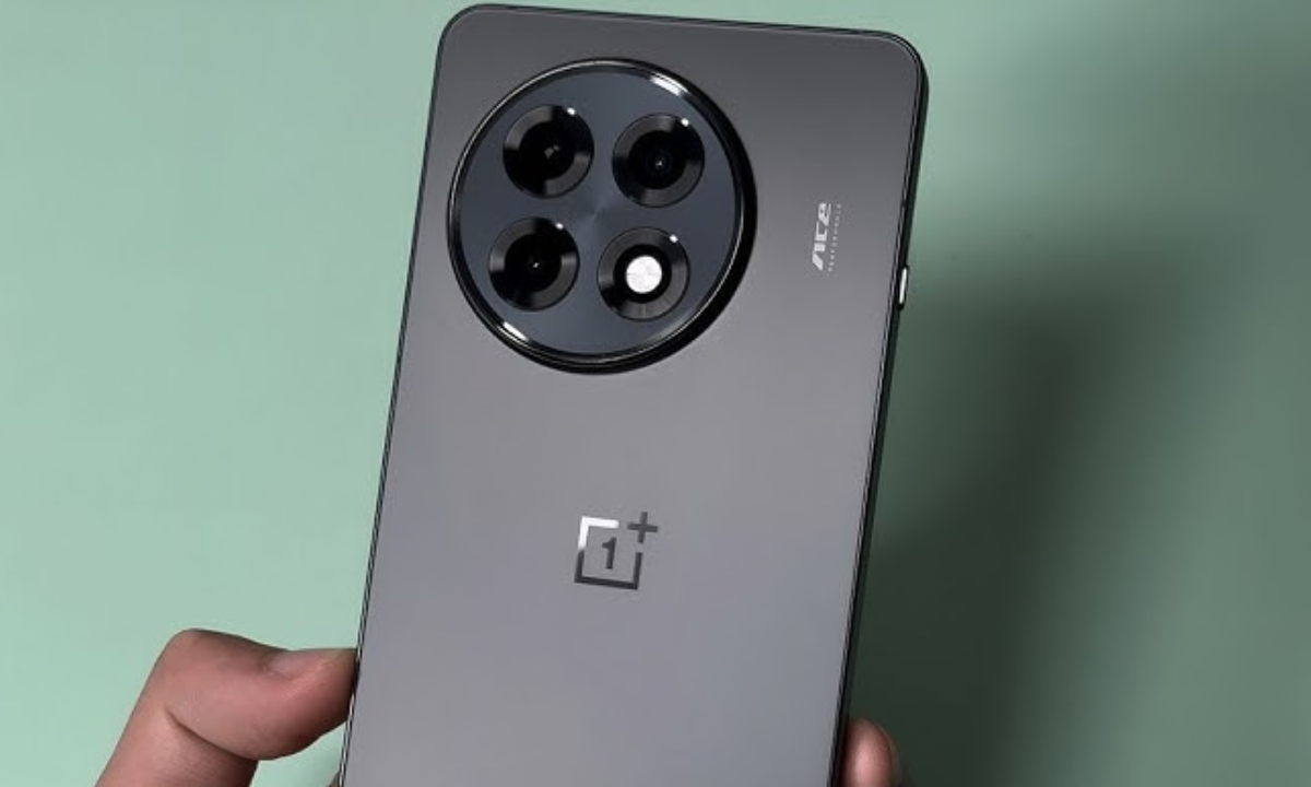 आ गया सबका बाप OnePlus 15R 5G, 17 दिसंबर को Snapdragon 8 Gen 5 और 165Hz Display से मचाएगा आग