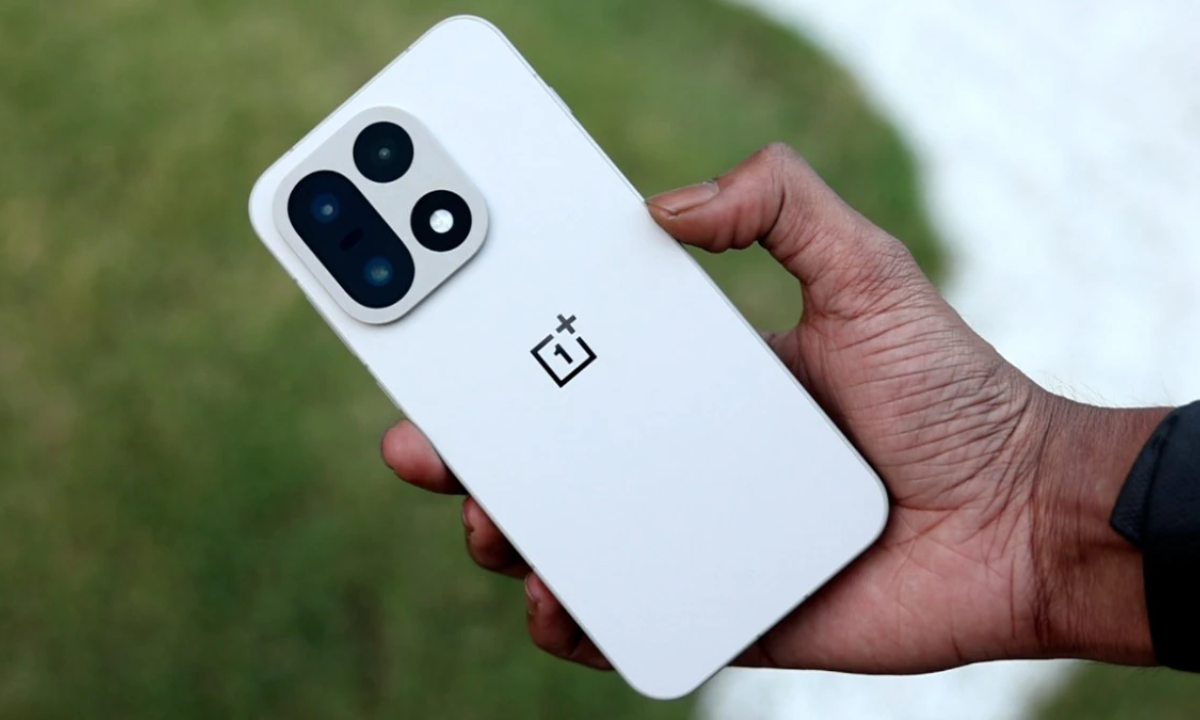 OnePlus 15R सारी जानकारी लीक 32MP Selfie Camera, 4K Video Recording, Launch Date, Price सब कुछ